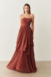 Vestido Longo com Busto Drapeado, Saia com Babados Assimétricos e Alça removível - Noruega Terracota