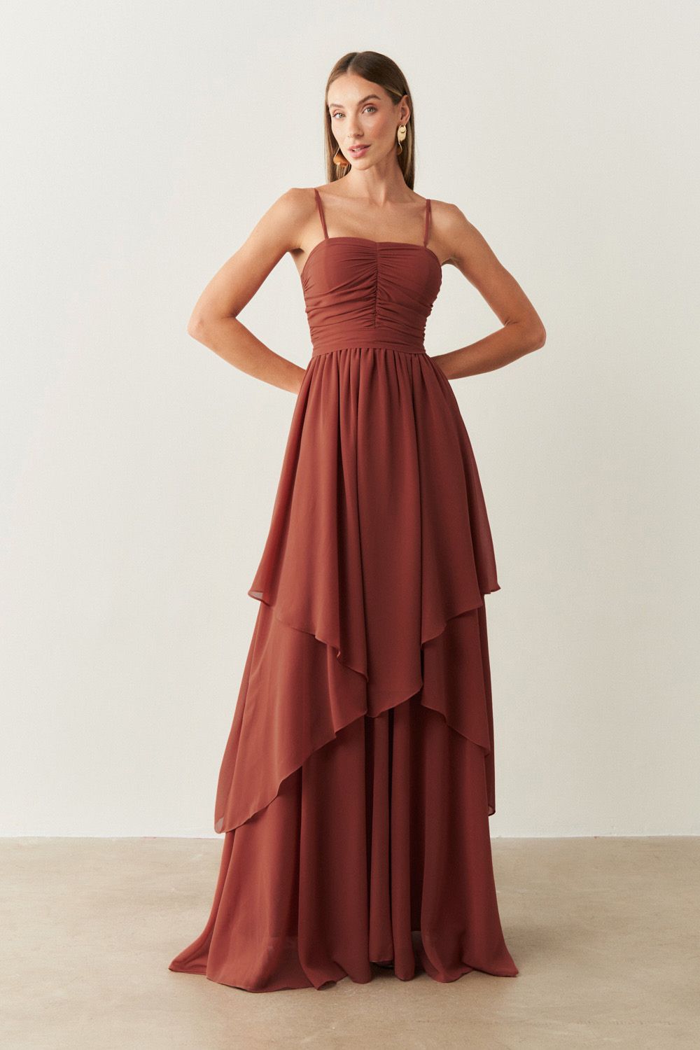 Vestido Longo com Busto Drapeado, Saia com Babados Assimétricos e Alça removível - Noruega Terracota