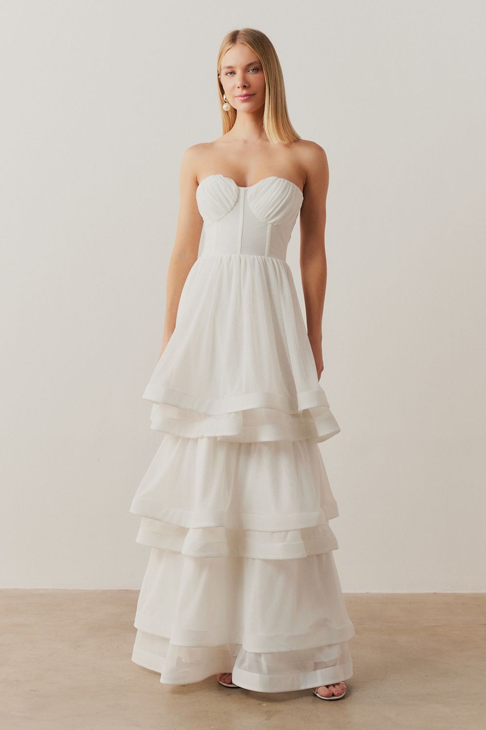 Vestido Longo com Busto Franzido e Saia em Camadas - Catar Off White