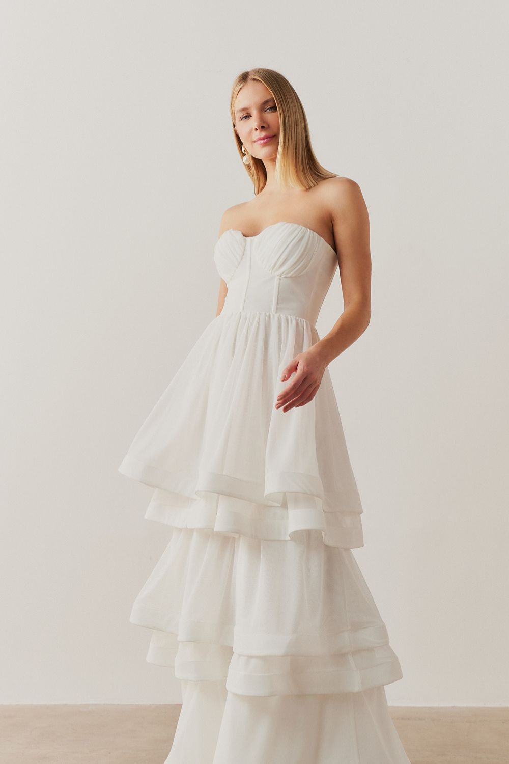 Vestido Longo com Busto Franzido e Saia em Camadas - Catar Off White