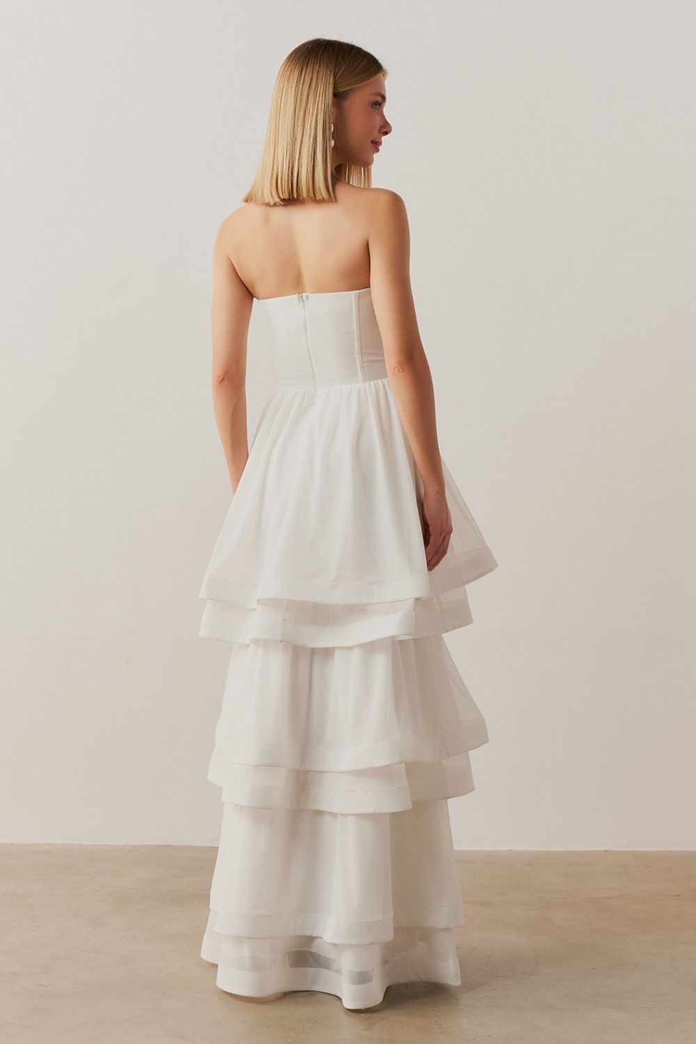 Vestido Longo com Busto Franzido e Saia em Camadas - Catar Off White