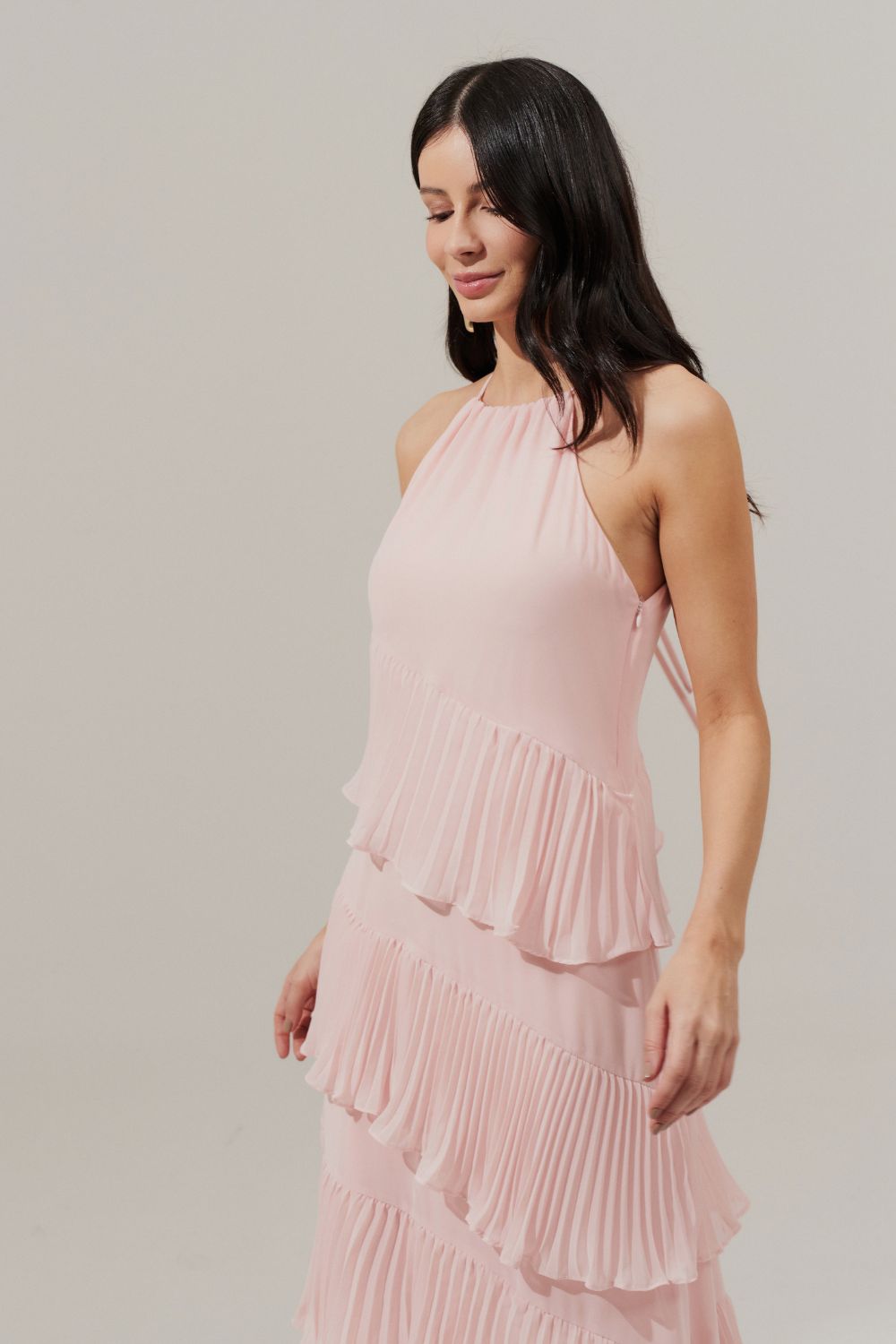 Vestido Longo Americano com Recortes e Babados Plissados na Diagonal - Sacramento Rosa