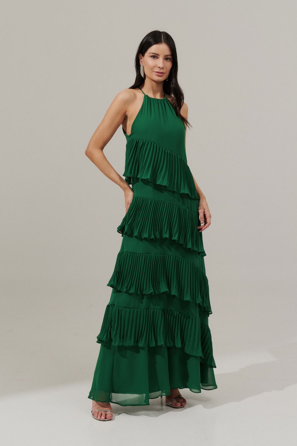Vestido Longo Americano com Recortes e Babados Plissados na Diagonal - Sacramento Verde Bandeira
