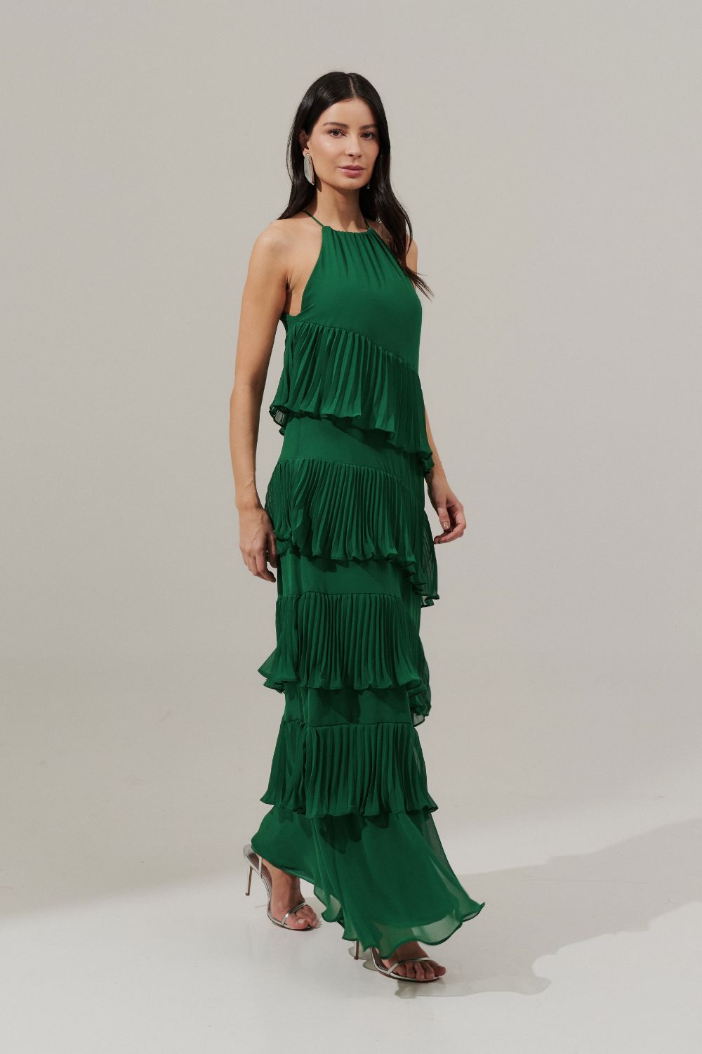 Vestido Longo Americano com Recortes e Babados Plissados na Diagonal - Sacramento Verde Bandeira