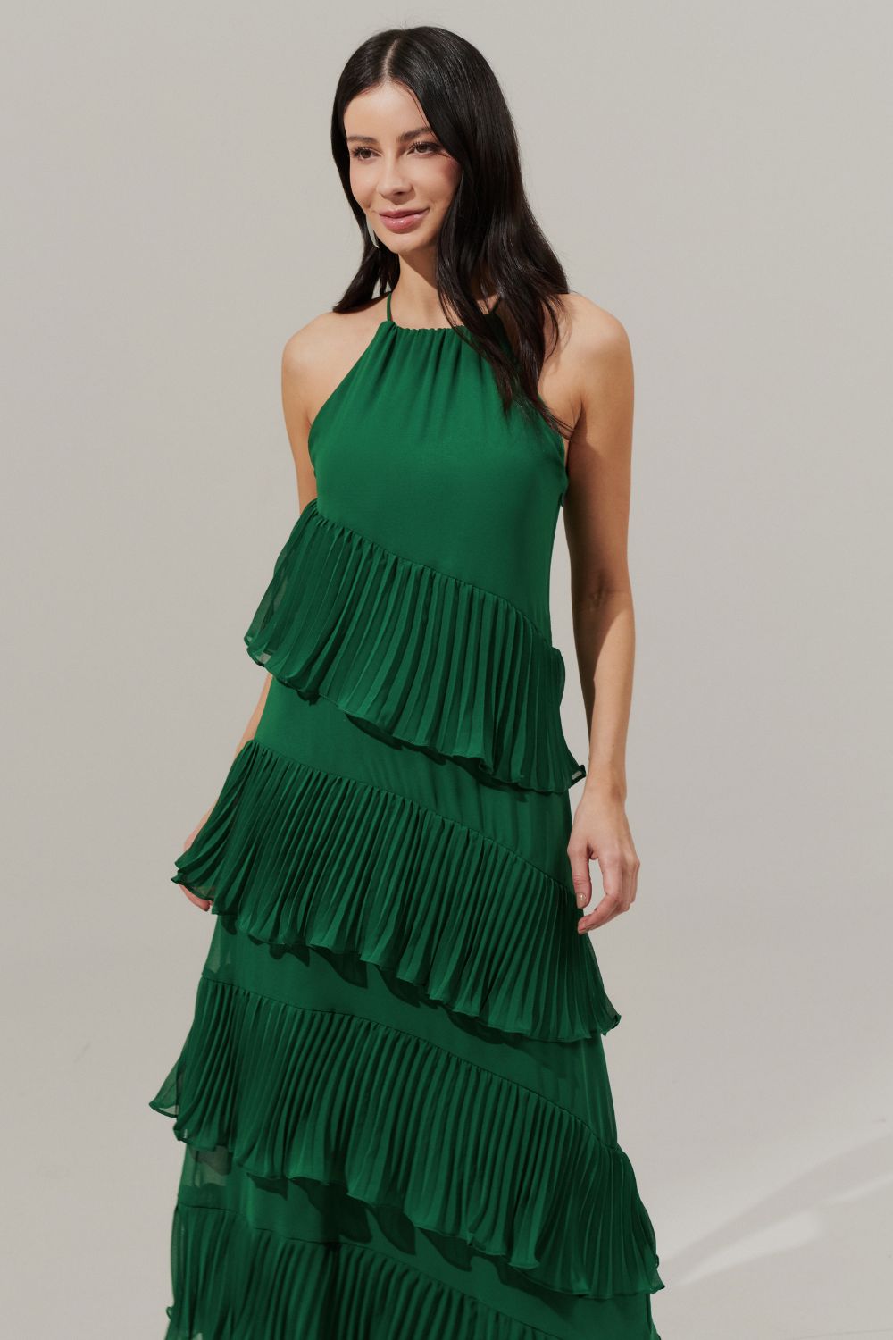 Vestido Longo Americano com Recortes e Babados Plissados na Diagonal - Sacramento Verde Bandeira
