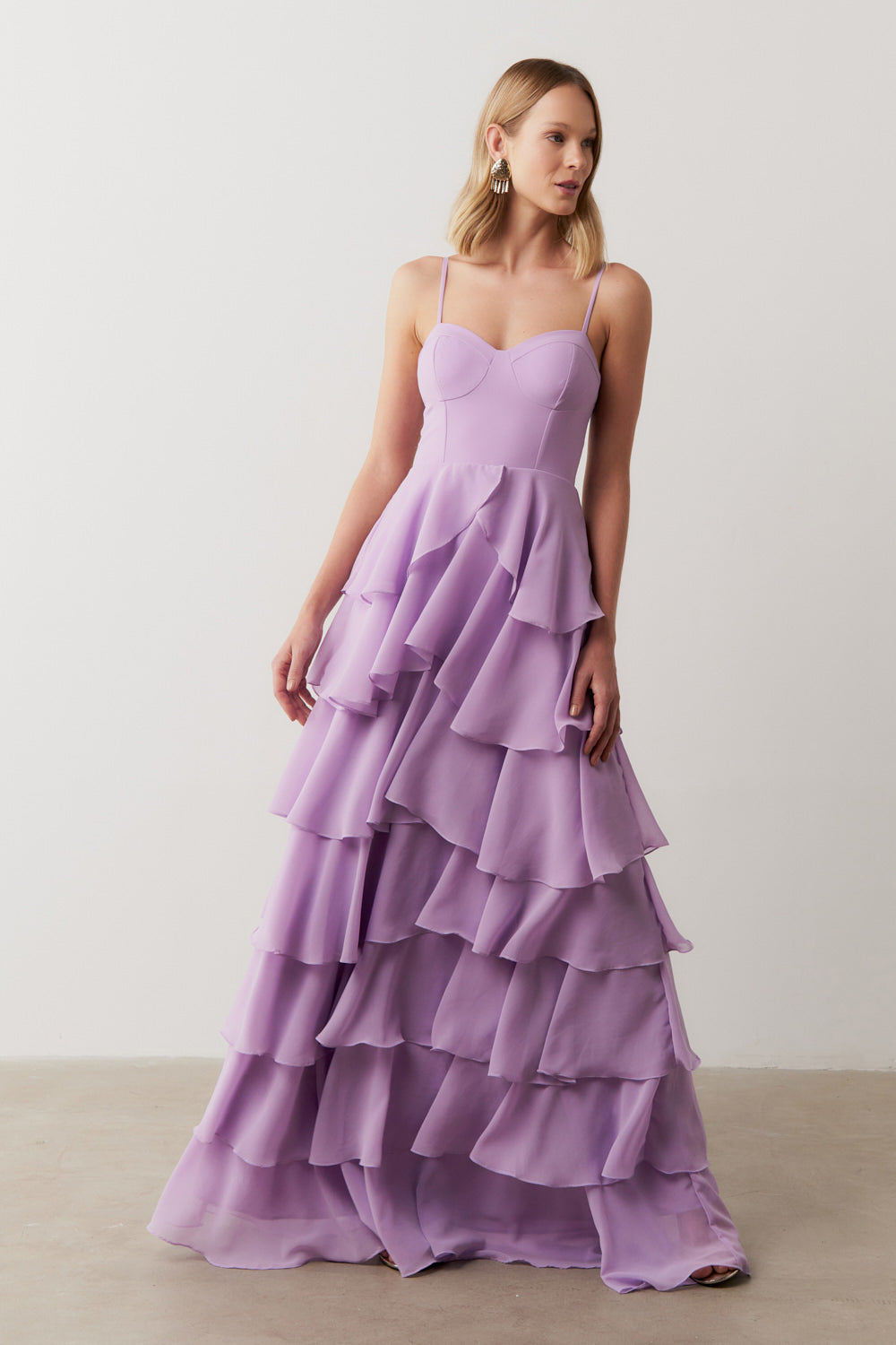 Vestido Longo com Decote coração, Alças Finas e Saia em Babados - Indonésia Lilás | Lavanda