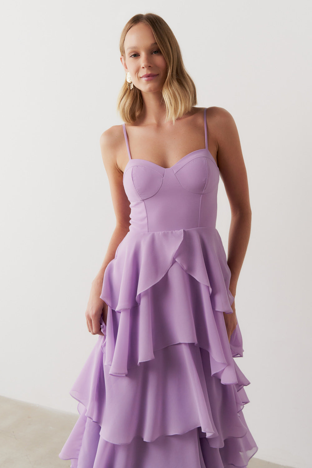 Vestido Longo com Decote coração, Alças Finas e Saia em Babados - Indonésia Lilás | Lavanda