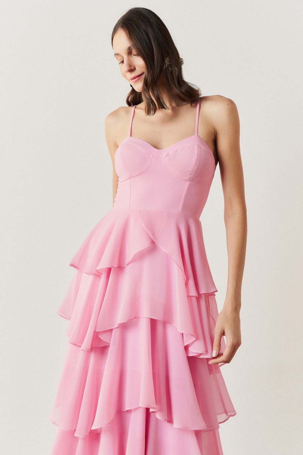 Vestido Longo com Decote coração, Alças Finas e Saia em Babados - Indonésia Rosa