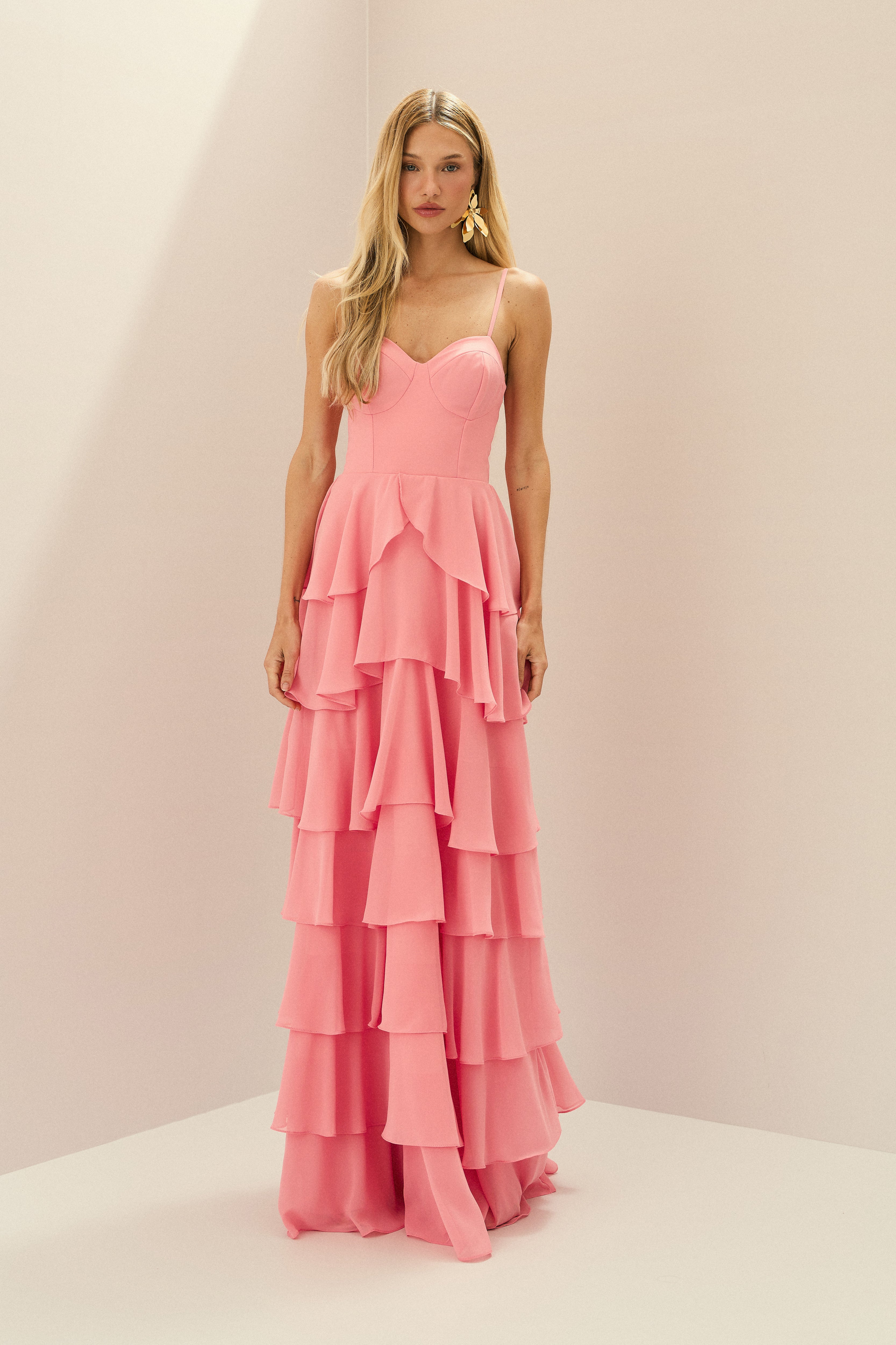 Vestido Longo com Decote coração, Alças Finas e Saia em Babados - Indonésia Rosa Claro