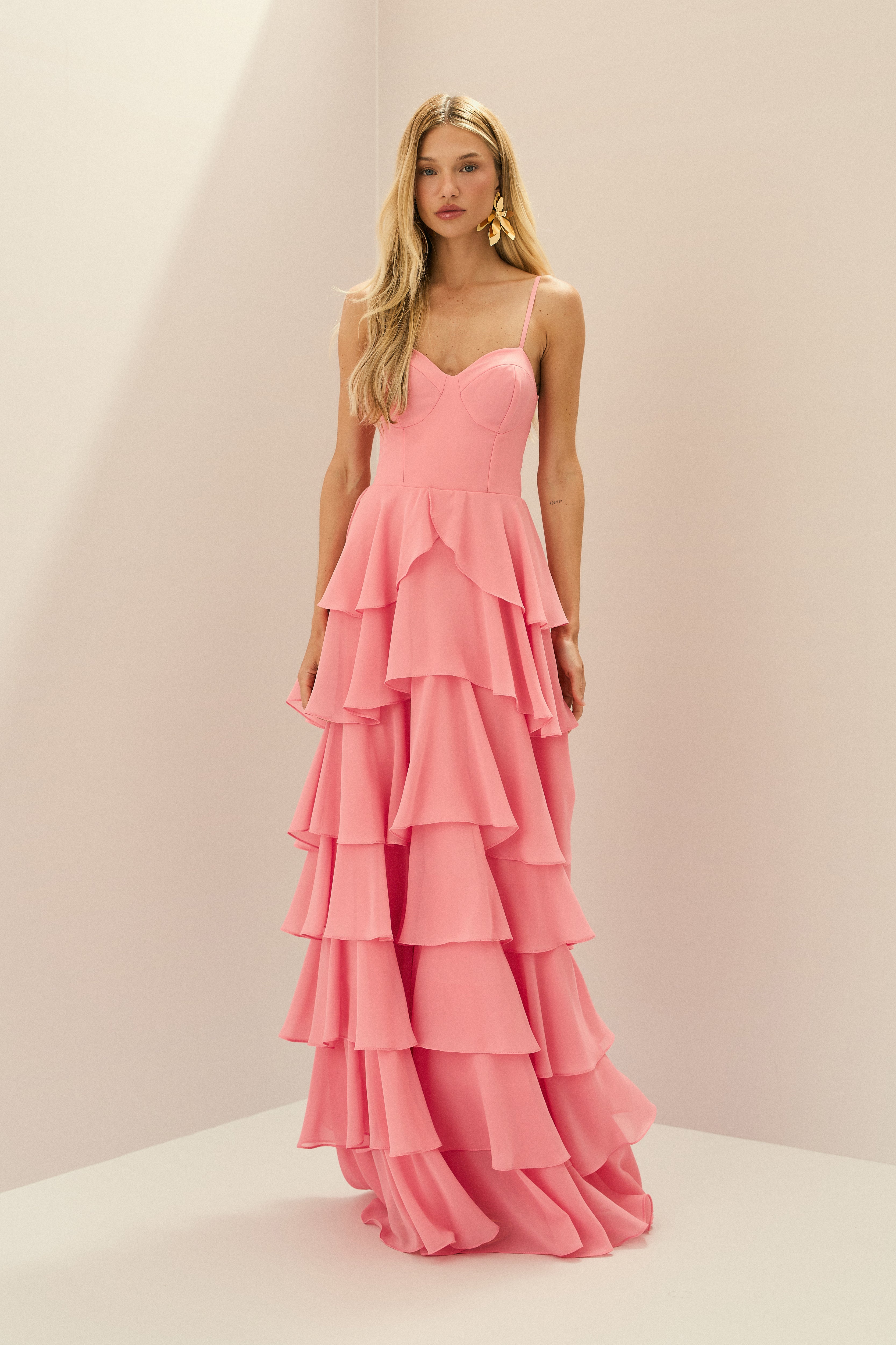Vestido Longo com Decote coração, Alças Finas e Saia em Babados - Indonésia Rosa Claro