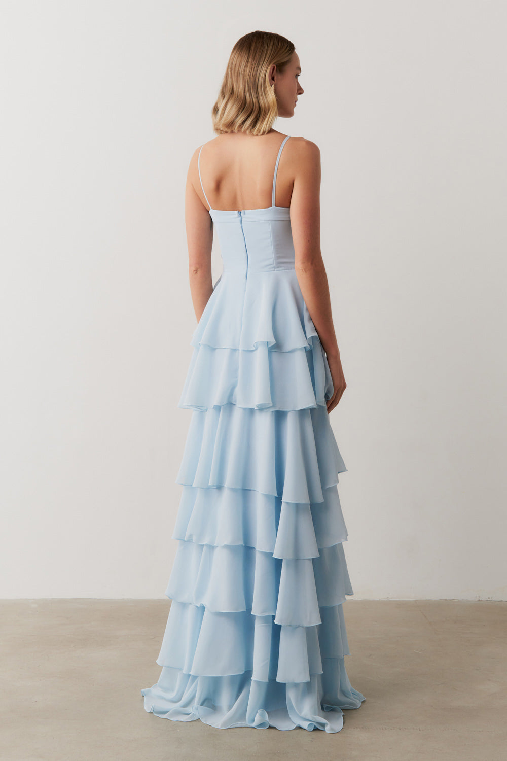 Vestido Longo com Decote coração, Alças Finas e Saia em Babados - Indonésia Serenity