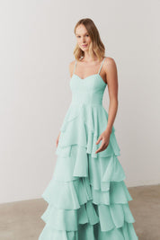 Vestido Longo com Decote coração, Alças Finas e Saia em Babados - Indonésia Tiffany