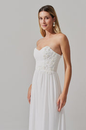 Vestido Longo com Busto Coração, Aplicação em Renda e Bordados de Pérolas -  Monte Sião Off White