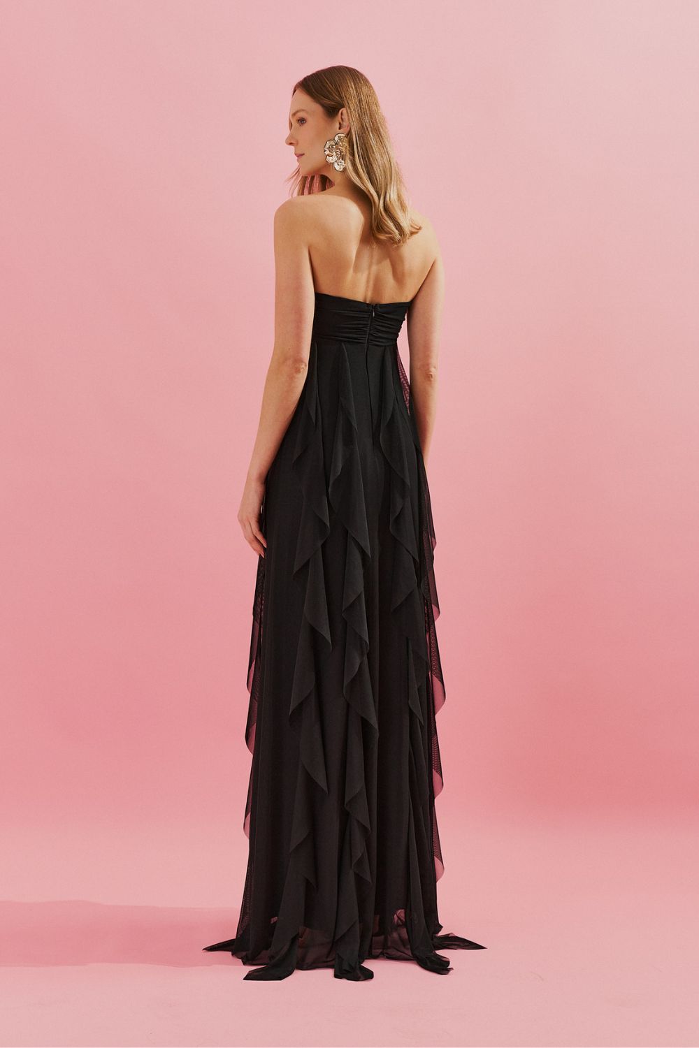 Vestido Longo. com Decote Coração Franzido e Babados em Vertical na Saia - Ava Preto