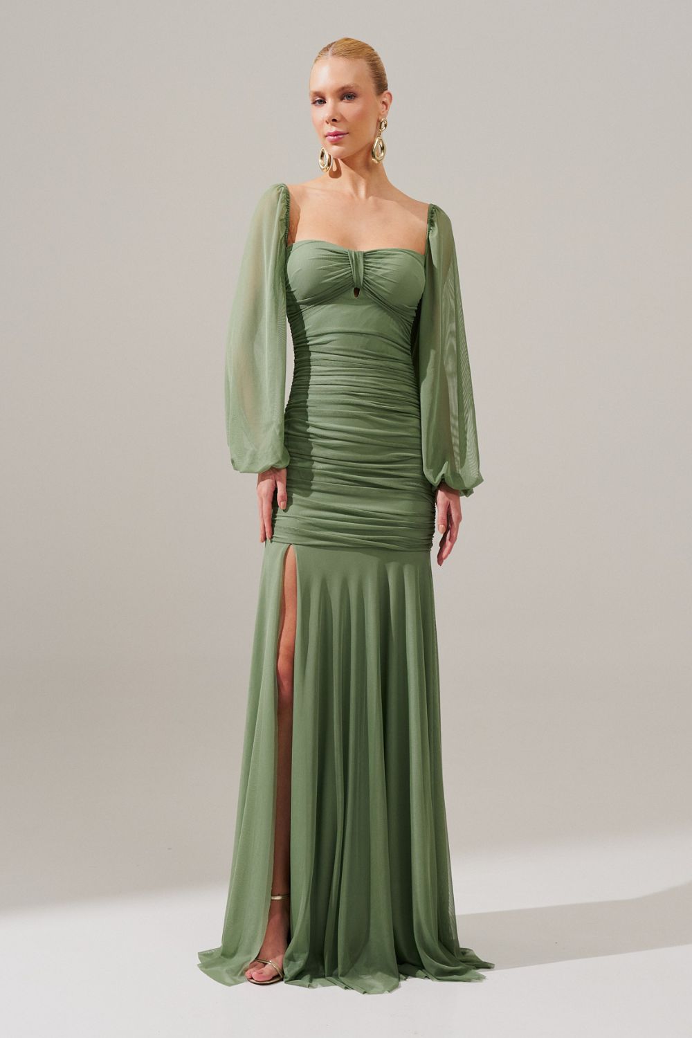 Vestido Longo com Decote Coração, Manga Longa e Fenda Lateral - Zuri Oliva Claro