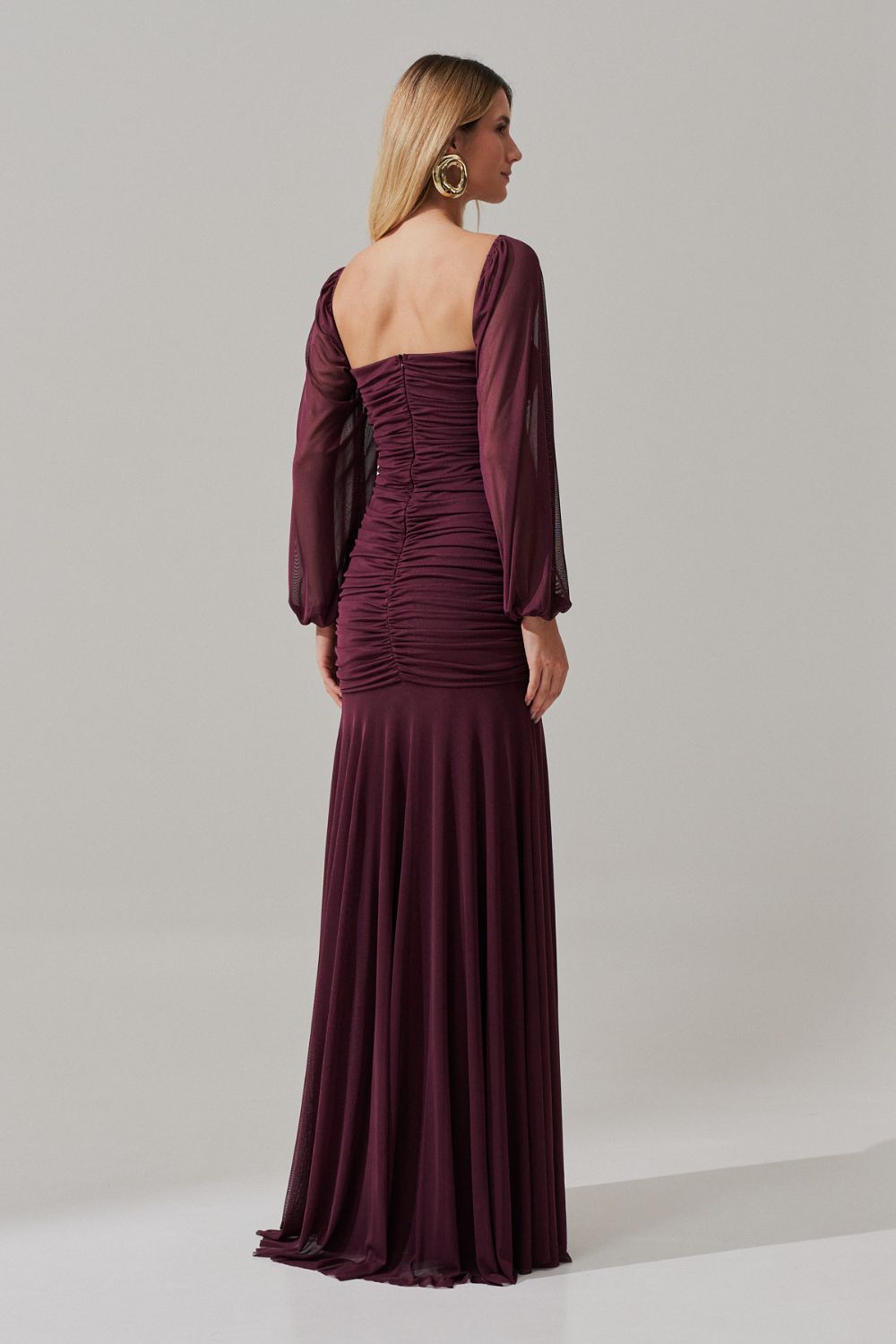 Vestido Longo com Decote Coração, Manga Longa e Fenda Lateral - Zuri Marsala Escuro