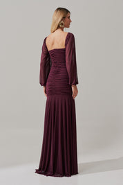 Vestido Longo com Decote Coração, Manga Longa e Fenda Lateral - Zuri Marsala Escuro