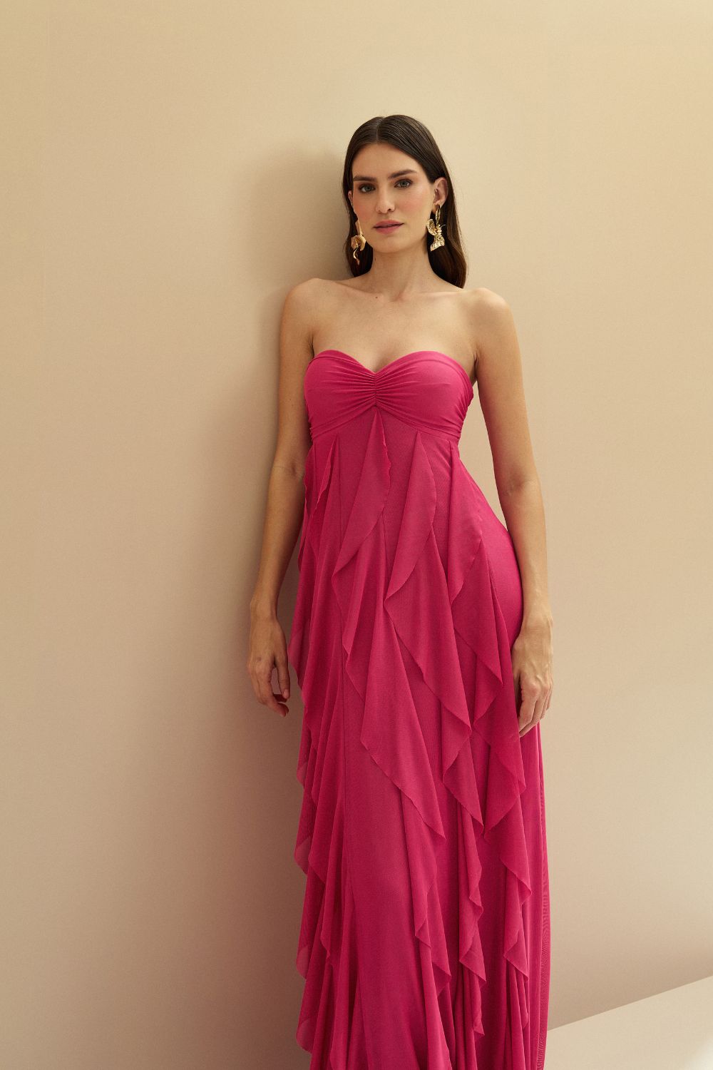 Vestido Longo. com Decote Coração Franzido e Babados em Vertical na Saia - Ava Pink
