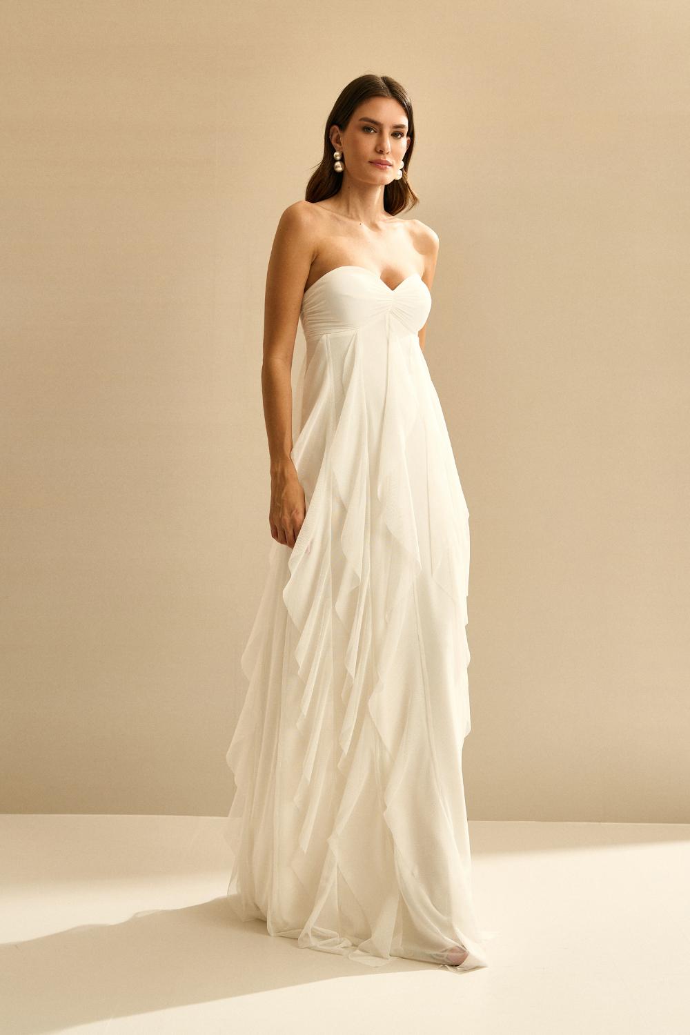 Vestido Longo com Decote Coração Franzido e Babados em Vertical na Saia - Ava Off White