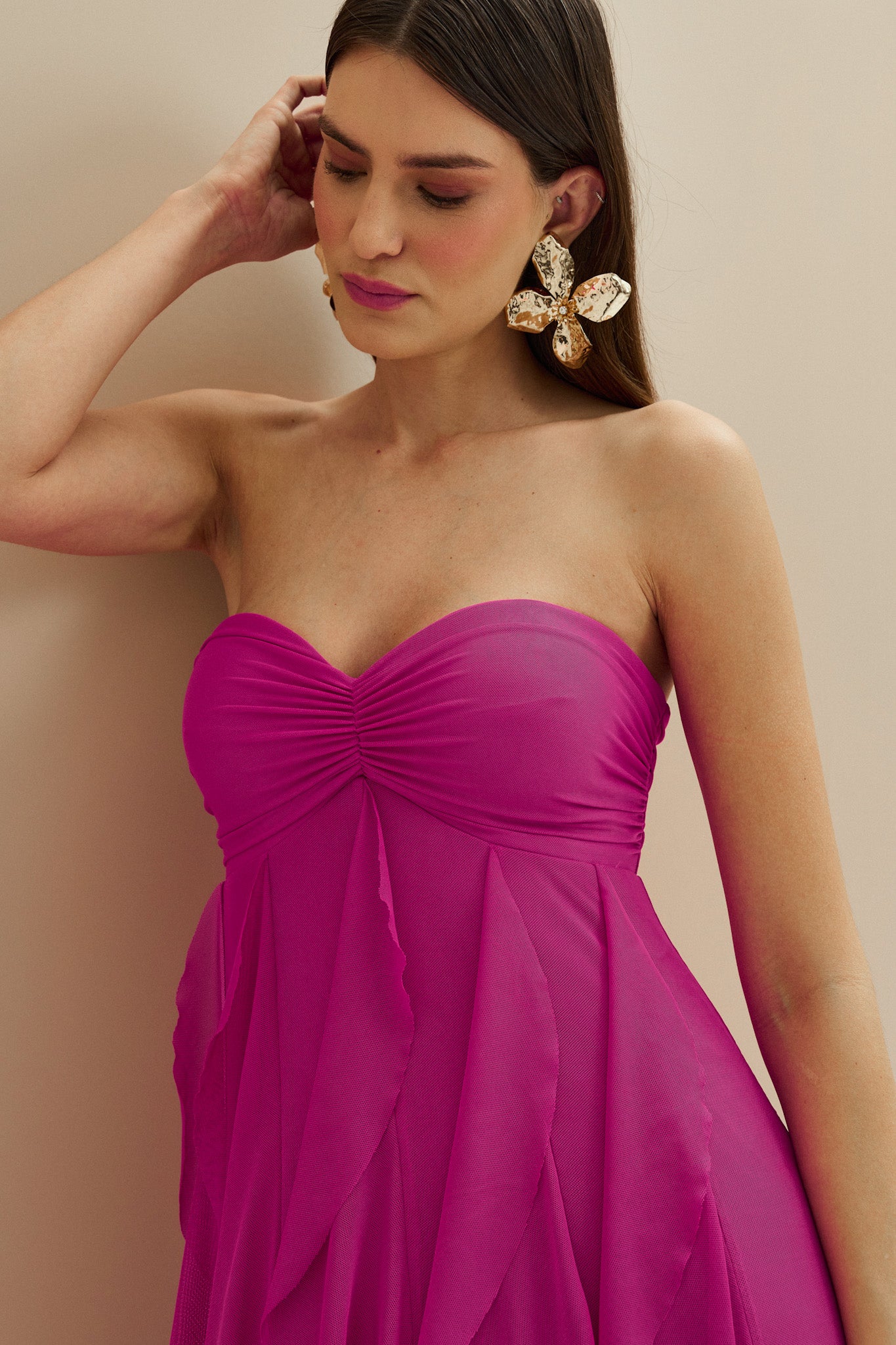 vestido_longo_com_decote_corao_franzido_e_babados_ava_fucsia2.jpg