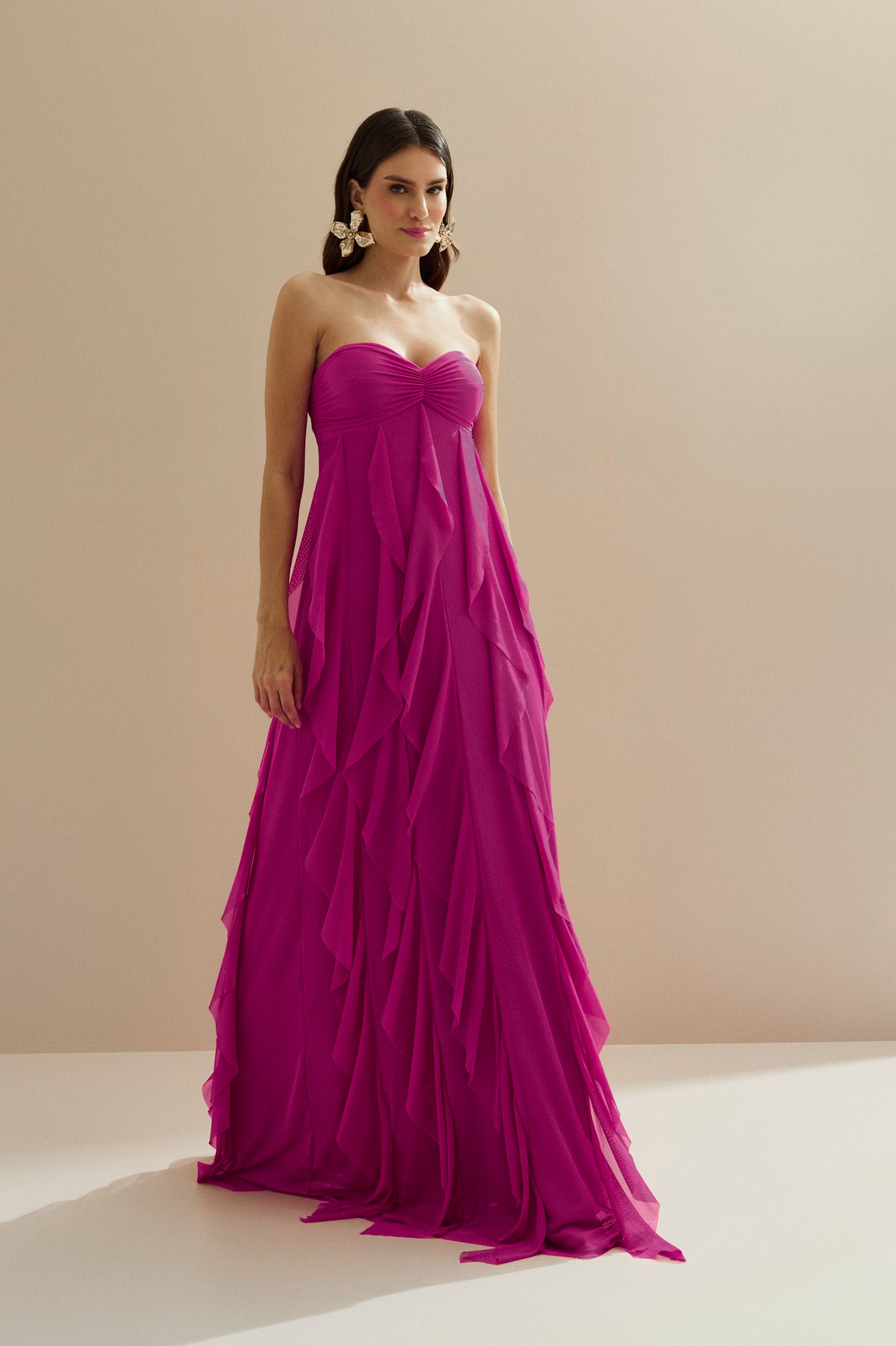 Vestido Longo com Decote Coração Franzido e Babados em Vertical na Saia - Ava Rosa Pink Escuro