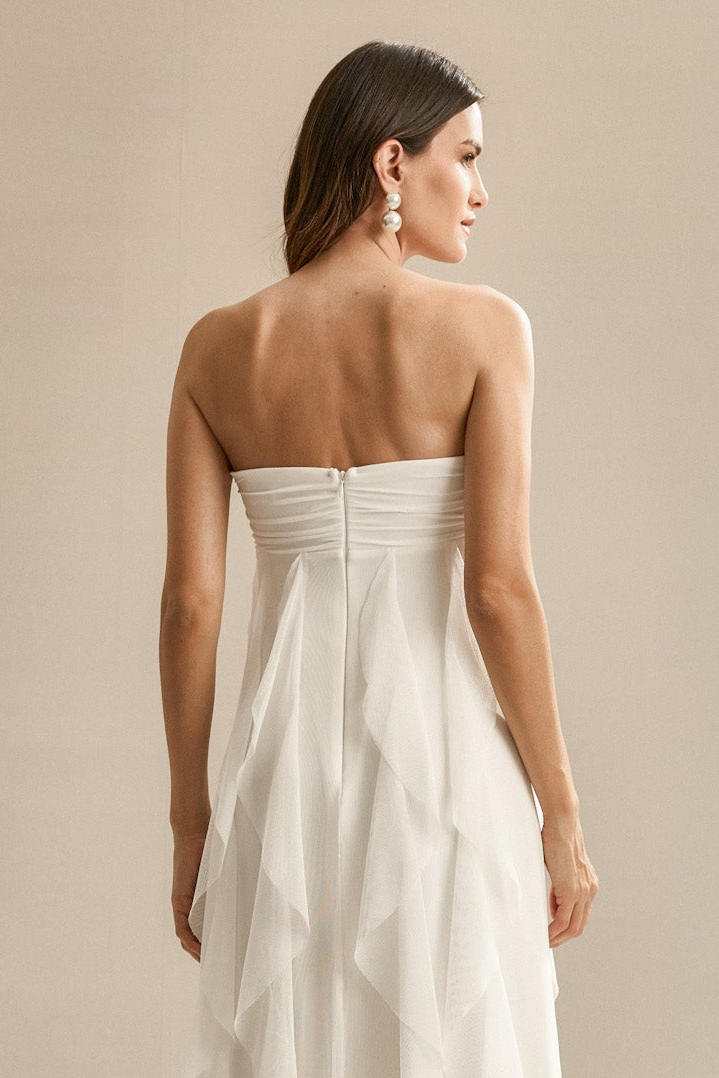 Vestido Longo com Decote Coração Franzido e Babados em Vertical na Saia - Ava Off White