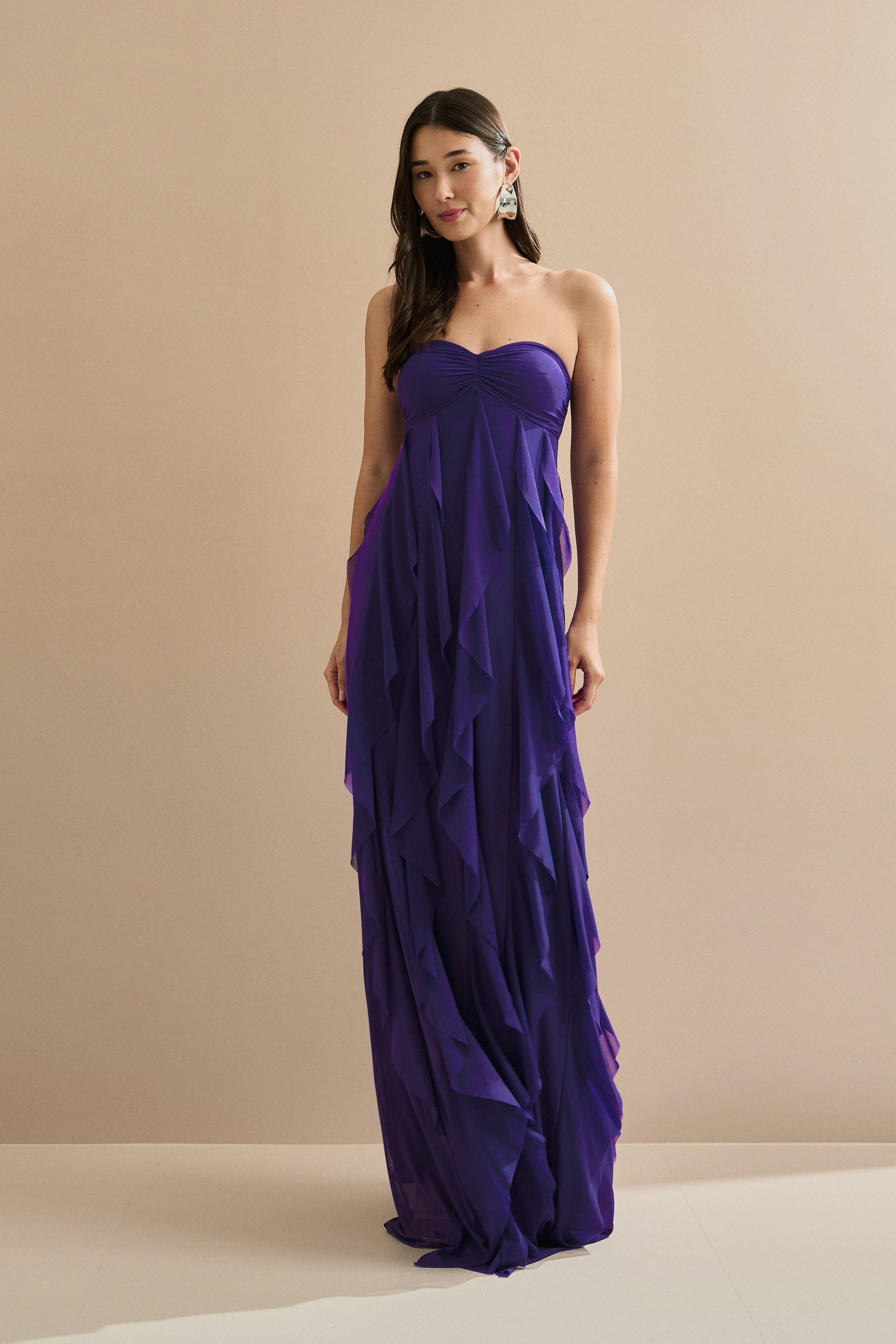 Vestido Longo com Decote Coração Franzido e Babados em Vertical na Saia - Ava Roxo Escuro