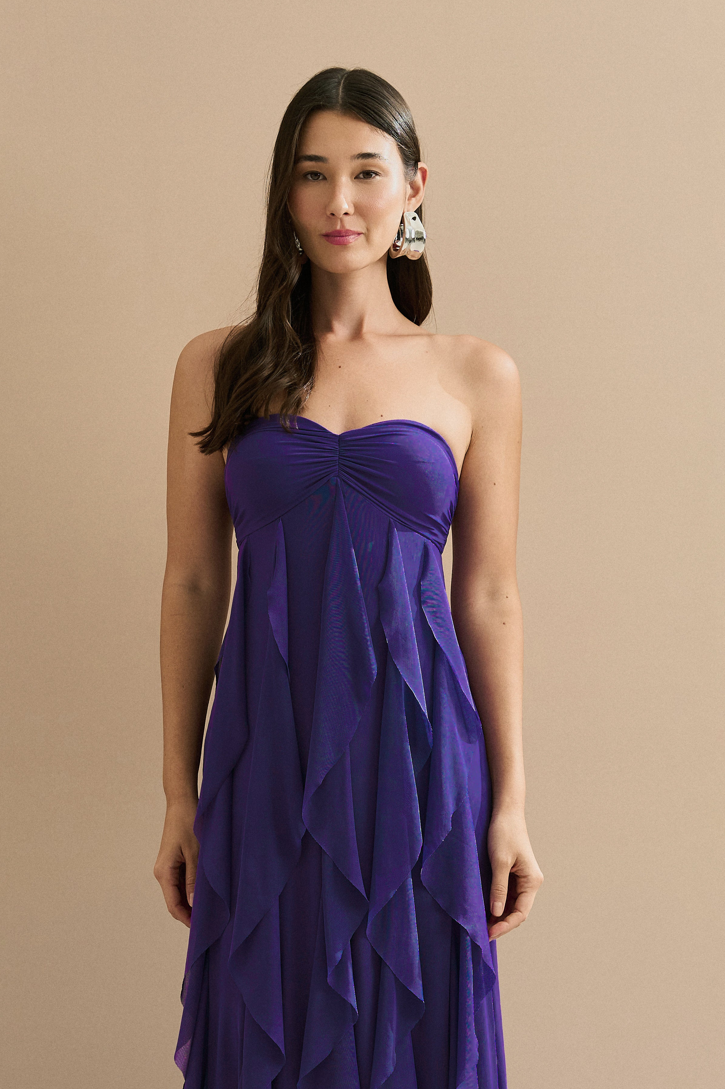 Vestido Longo com Decote Coração Franzido e Babados em Vertical na Saia - Ava Roxo Escuro