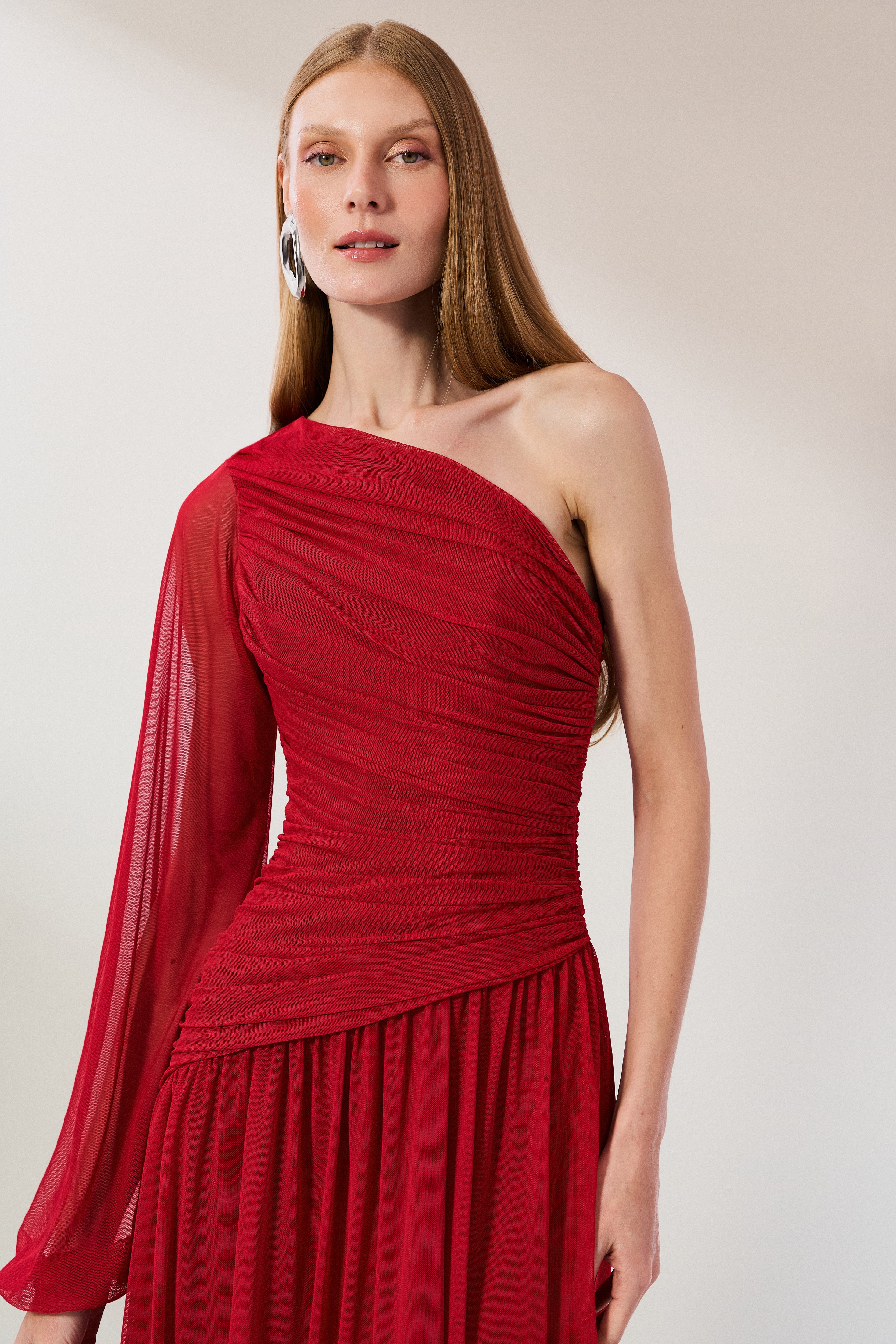 vestido_longo_com_decote_de_ombro_nico_manga_longa_adana_vermelho4.jpg