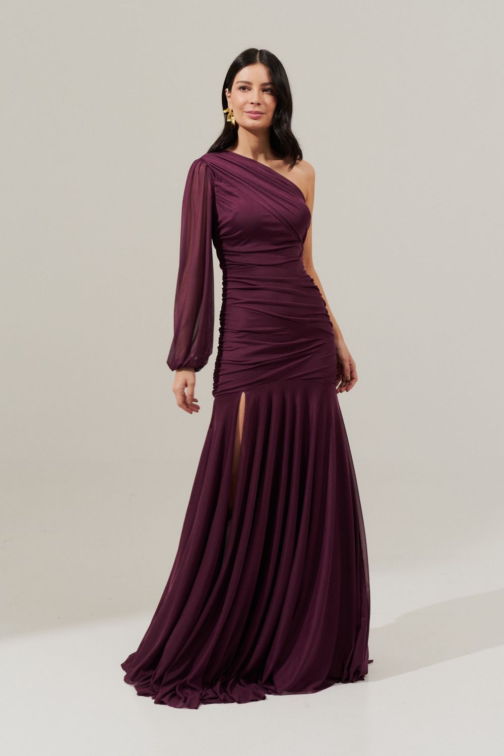 Vestido Longo com Decote de Ombro Único, Drapeados e Shape Sereia - Amsterdã Marsala Escuro
