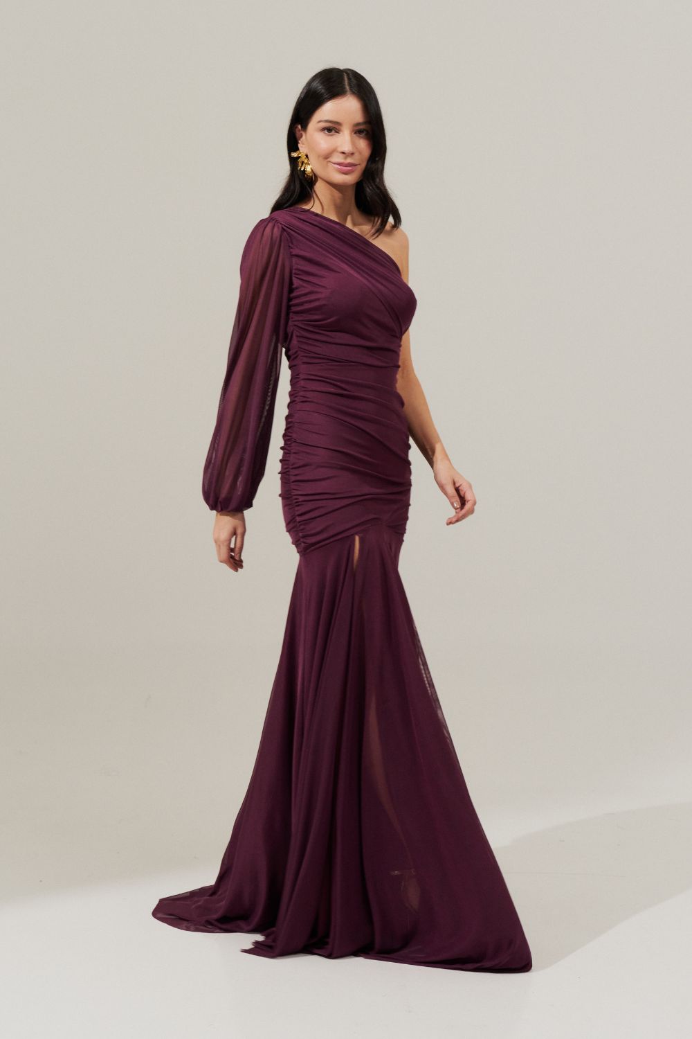 Vestido Longo com Decote de Ombro Único, Drapeados e Shape Sereia - Amsterdã Marsala Escuro