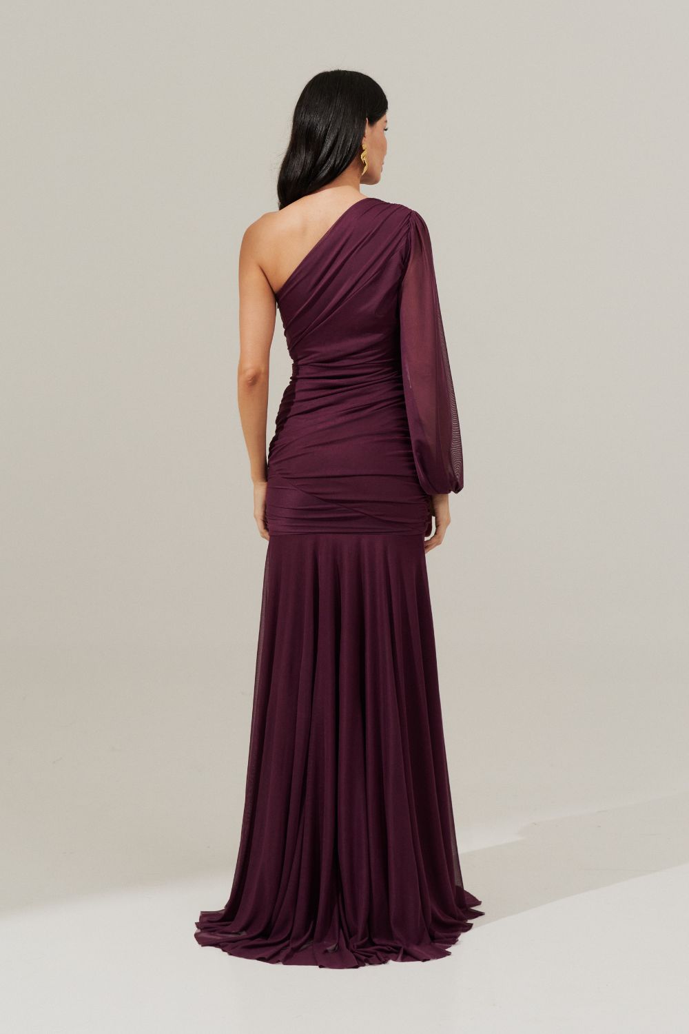 Vestido Longo com Decote de Ombro Único, Drapeados e Shape Sereia - Amsterdã Marsala Escuro