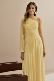 Vestido Longo com Decote de Ombro Único, Manga Longa e Franzidos - Adana Amarelo Manteiga