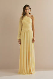 Vestido Longo com Decote de Ombro Único, Manga Longa e Franzidos - Adana Amarelo Manteiga
