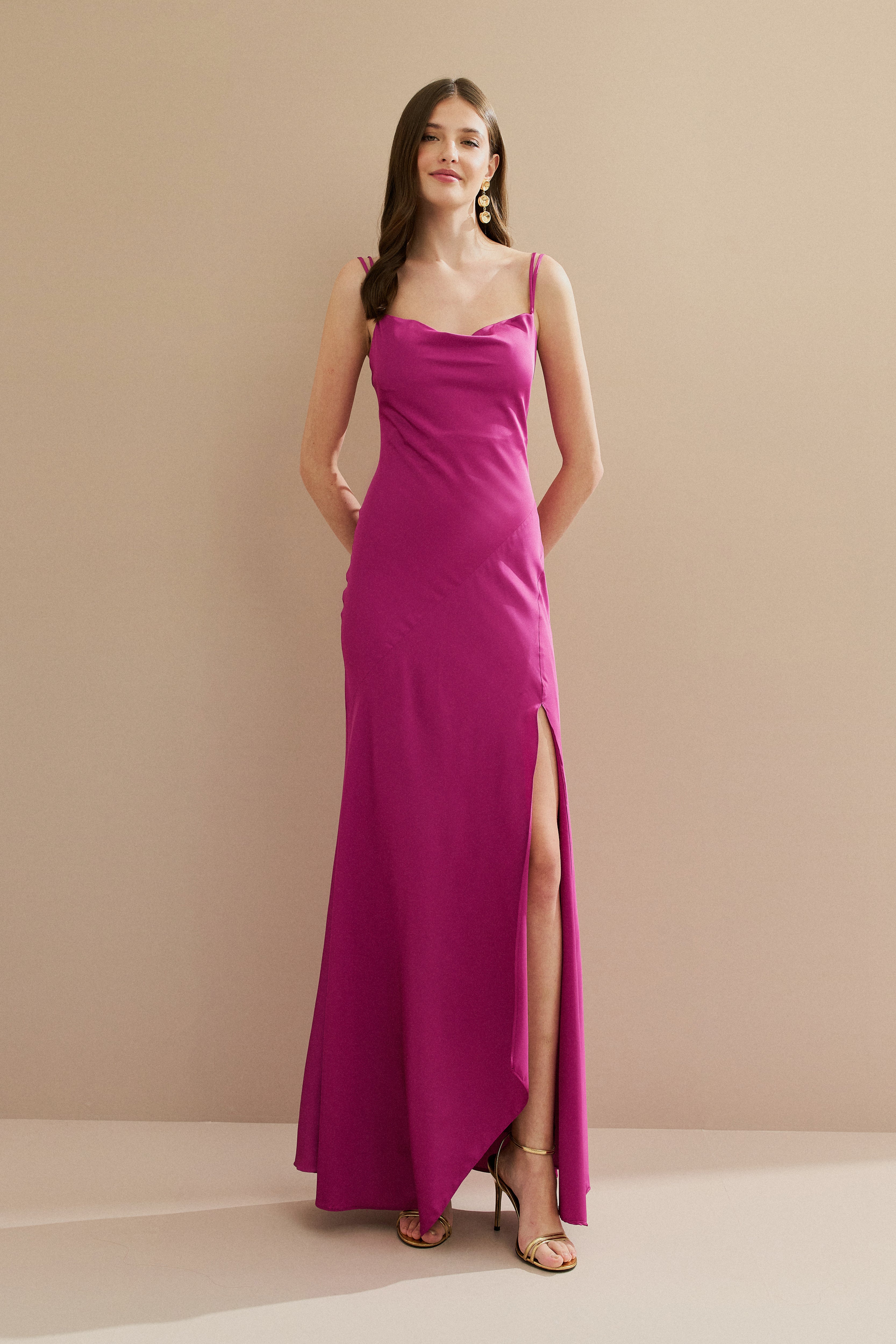 vestido_longo_com_decote_degage_e_amarracao_cruzada_nas_costas_gaia_fucsia4.jpg