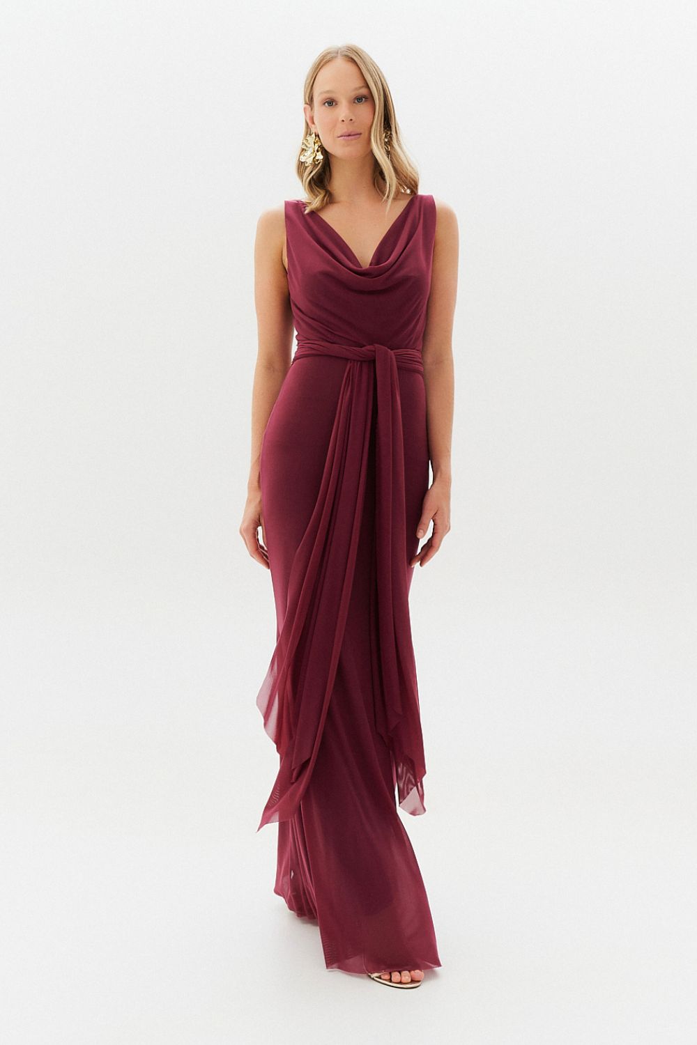 Vestido Longo com Decote Degage e Amarração na Cintura - Acapulco Marsala