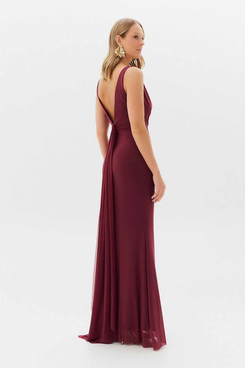 Vestido Longo com Decote Degage e Amarração na Cintura - Acapulco Marsala