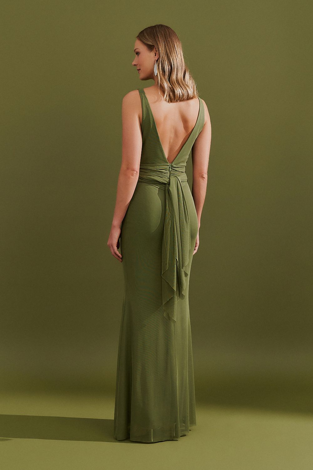 Vestido Longo com Decote Degage e Amarração na Cintura - Acapulco Oliva