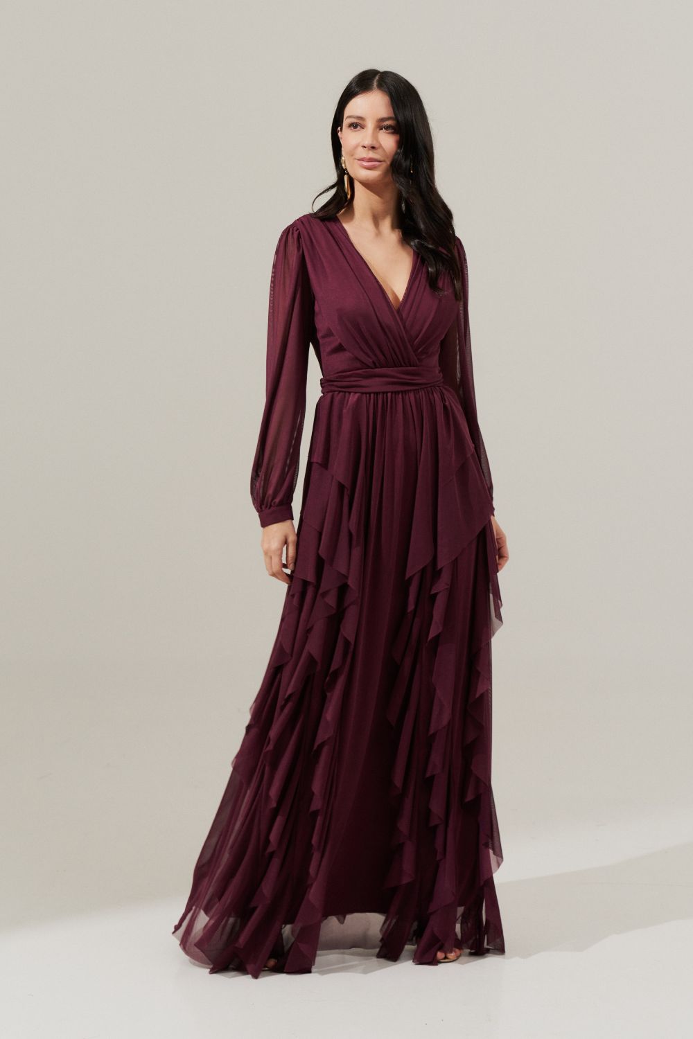 Vestido Longo com Decote Frontal Transpassado e Saia com Babados - Estonia Marsala