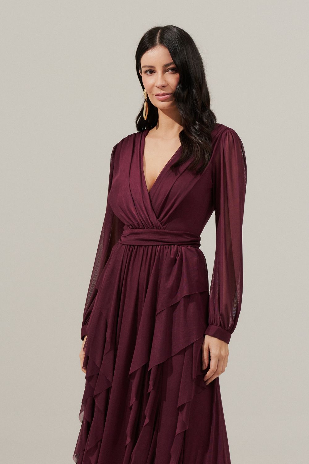 Vestido Longo com Decote Frontal Transpassado e Saia com Babados - Estonia Marsala