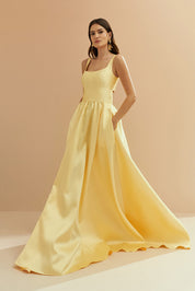 Vestido Longo com Decote Quadrado, Abertura nas Costas e Saia Franzida - Austria Amarelo