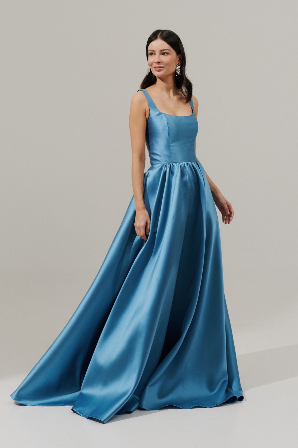 Vestido Longo com Decote Quadrado, Abertura nas Costas e Saia Franzida - Austria Azul