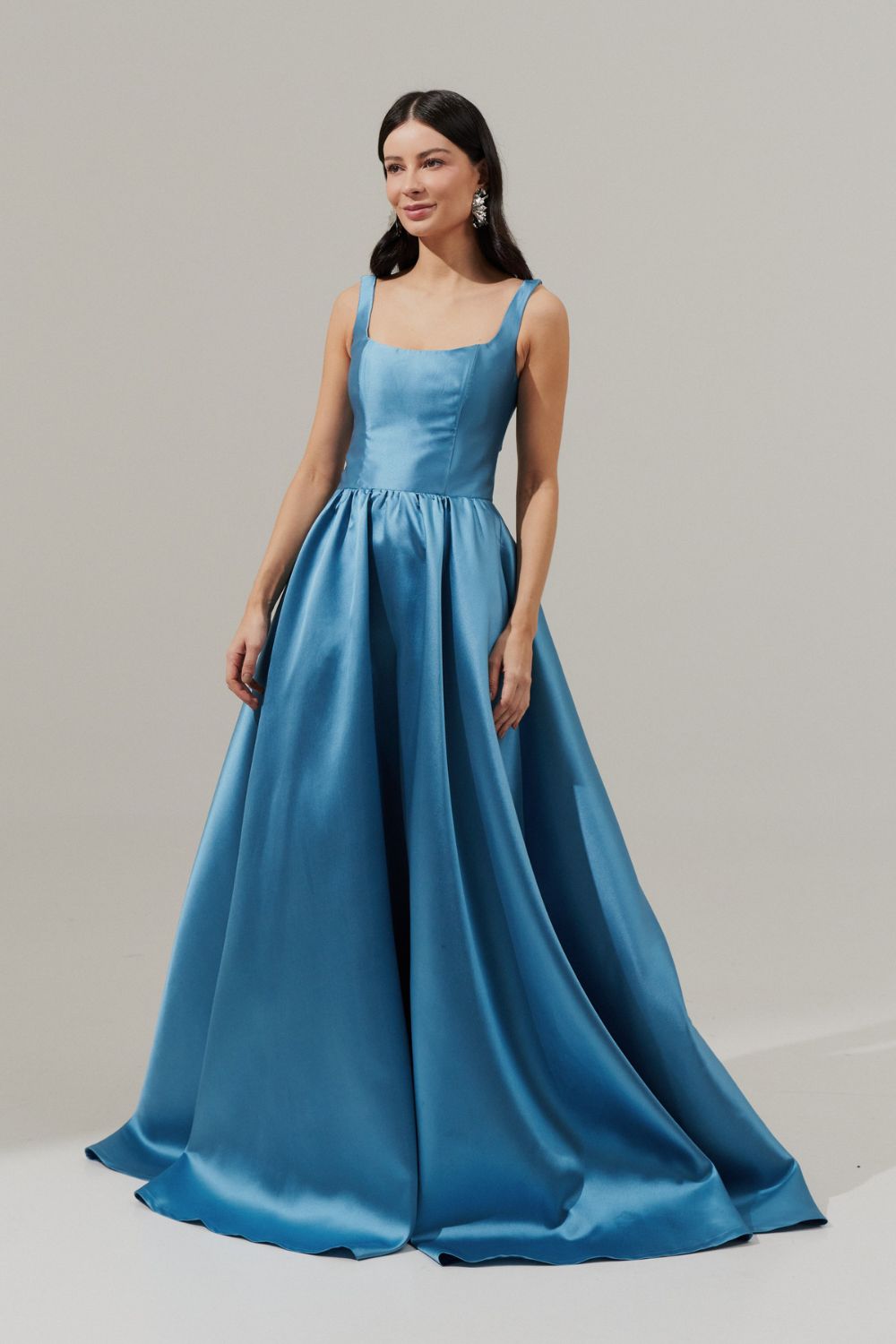 Vestido Longo com Decote Quadrado, Abertura nas Costas e Saia Franzida - Austria Azul