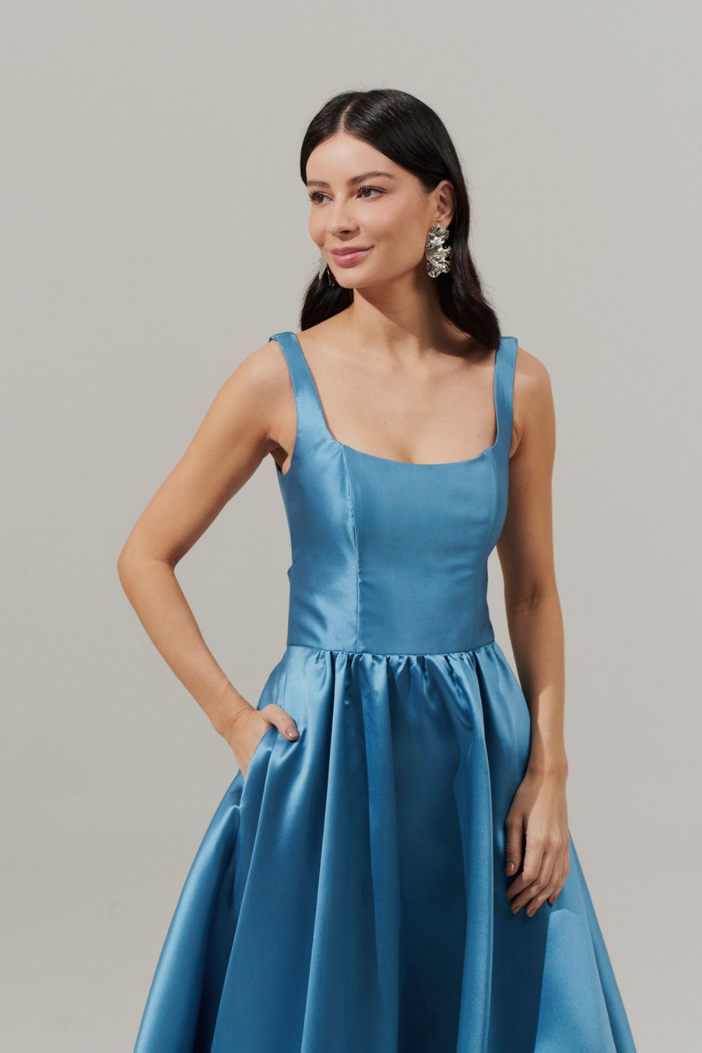 Vestido Longo com Decote Quadrado, Abertura nas Costas e Saia Franzida - Austria Azul