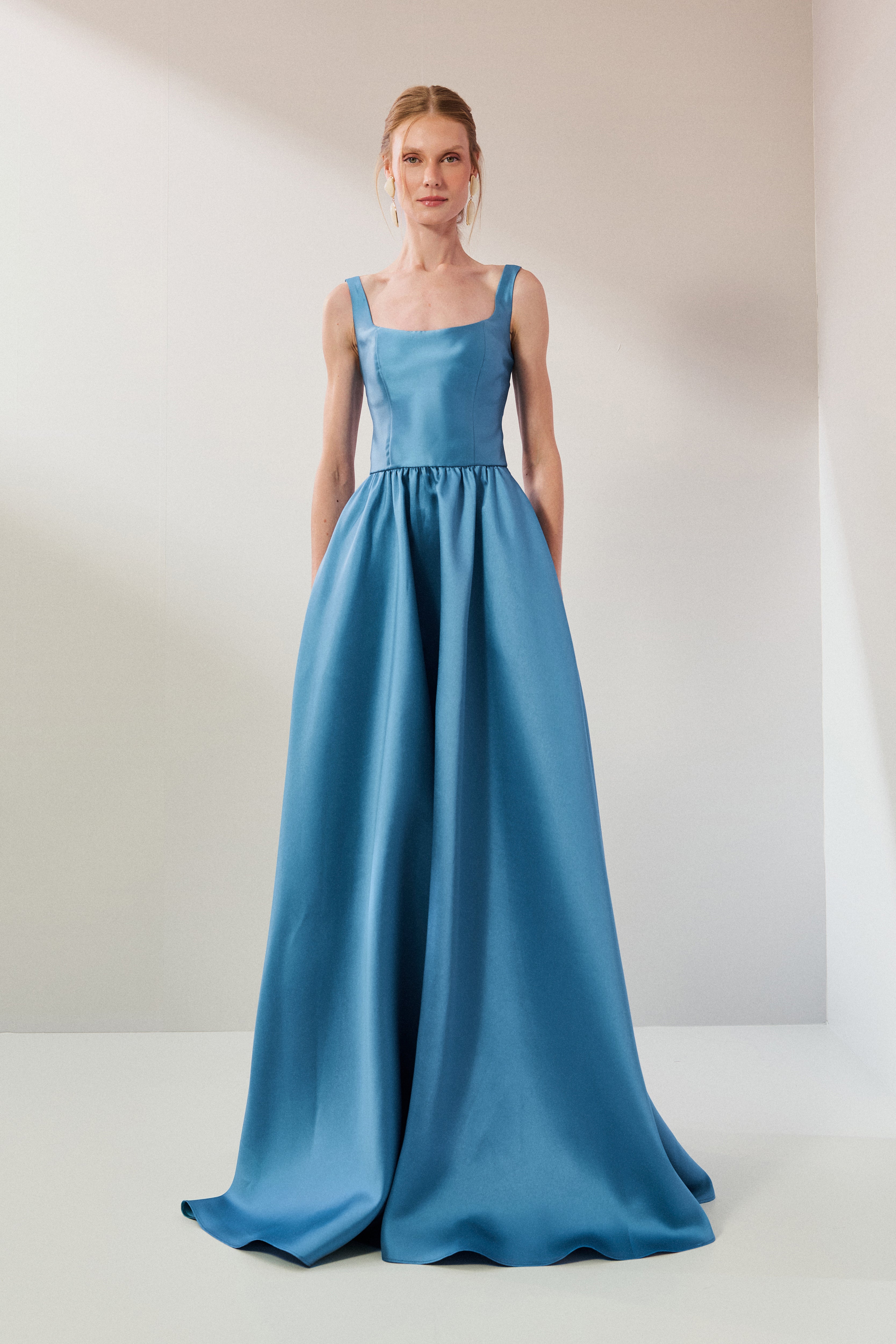 Vestido Longo em Zibeline com Decote Quadrado, Recorte nas Costas e Saia Ampla - Austria Azul