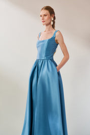 Vestido Longo em Zibeline com Decote Quadrado, Recorte nas Costas e Saia Ampla - Austria Azul