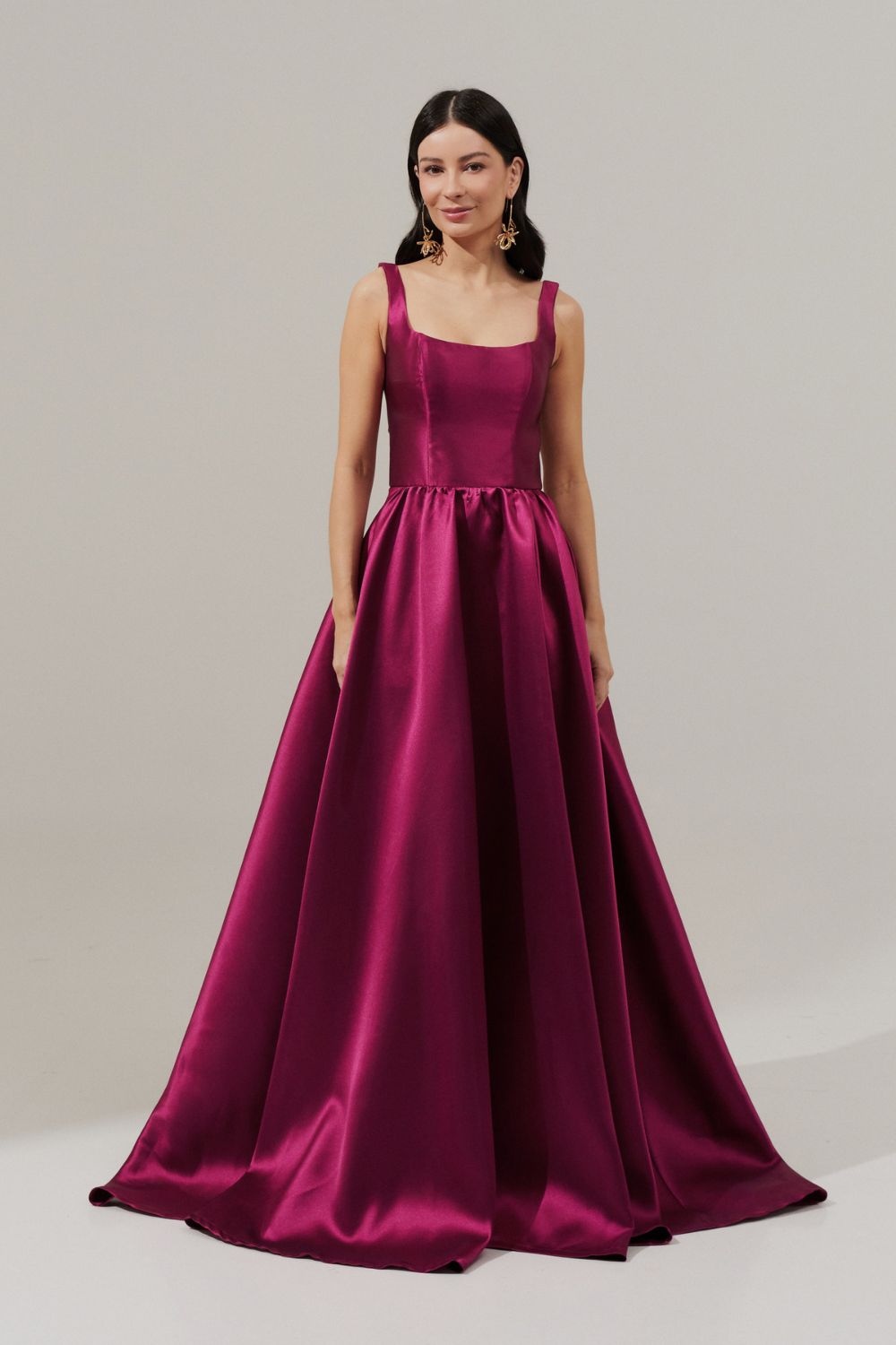 Vestido Longo com Decote Quadrado, Abertura nas Costas e Saia Franzida - Austria Fúcsia