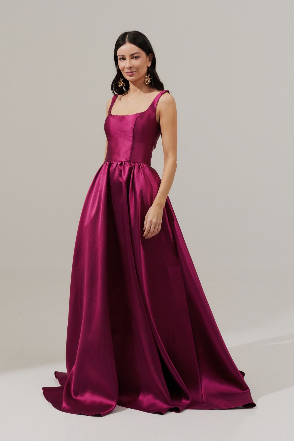 Vestido Longo com Decote Quadrado, Abertura nas Costas e Saia Franzida - Austria Fúcsia