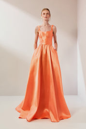 Vestido Longo em Zibeline com Decote Quadrado, Recorte nas Costas e Saia Ampla - Austria Laranja