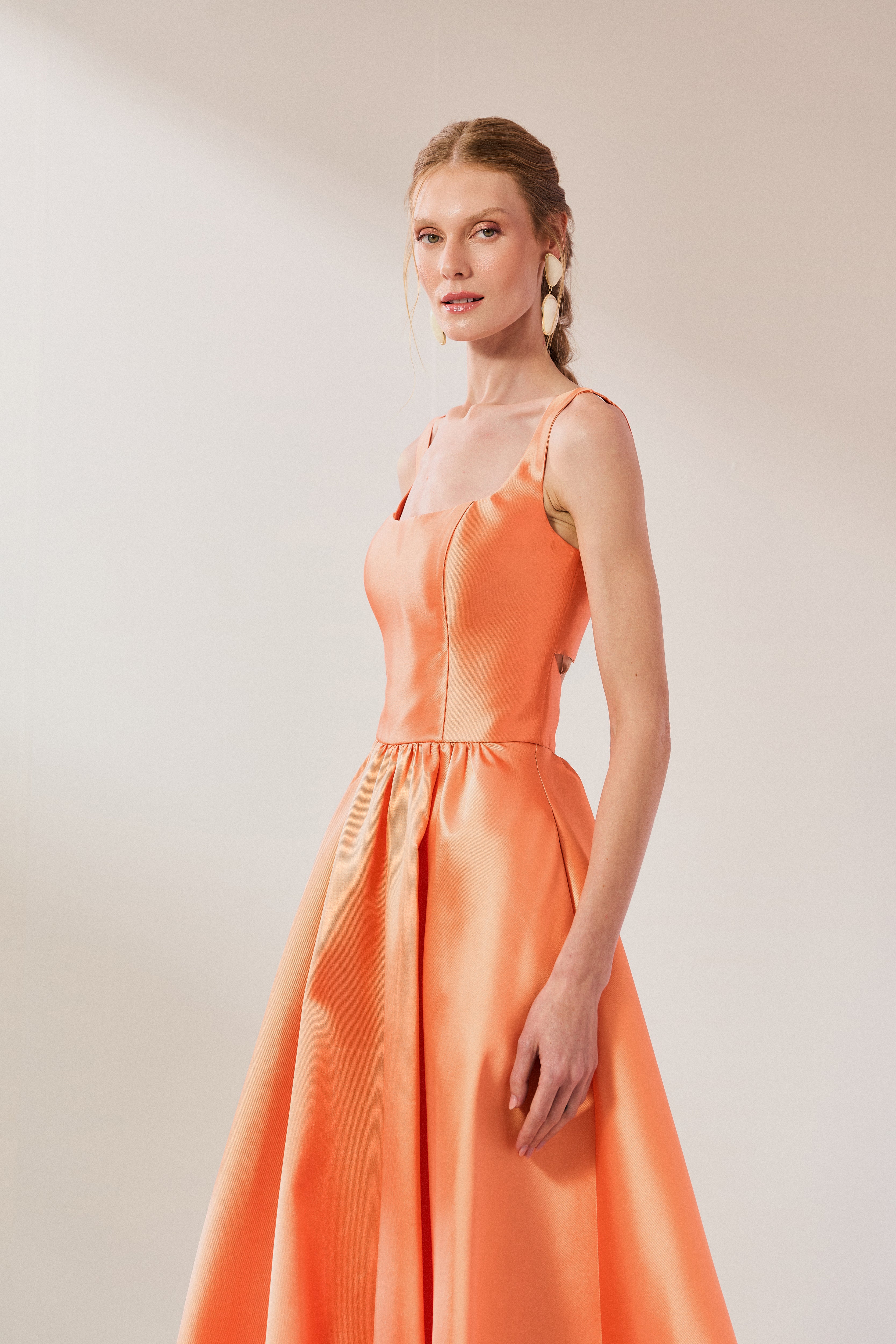 Vestido Longo em Zibeline com Decote Quadrado, Recorte nas Costas e Saia Ampla - Austria Laranja